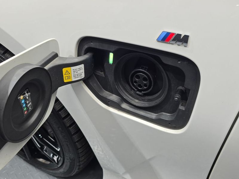 2021 BMW 3 Series 330e M Sport photo 30