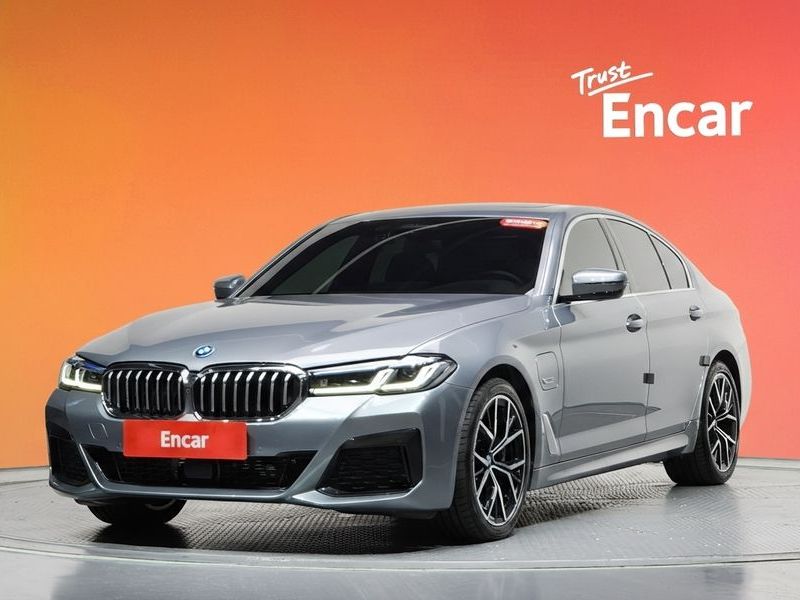 2023 BMW 5 Series 530e M Sport photo 1