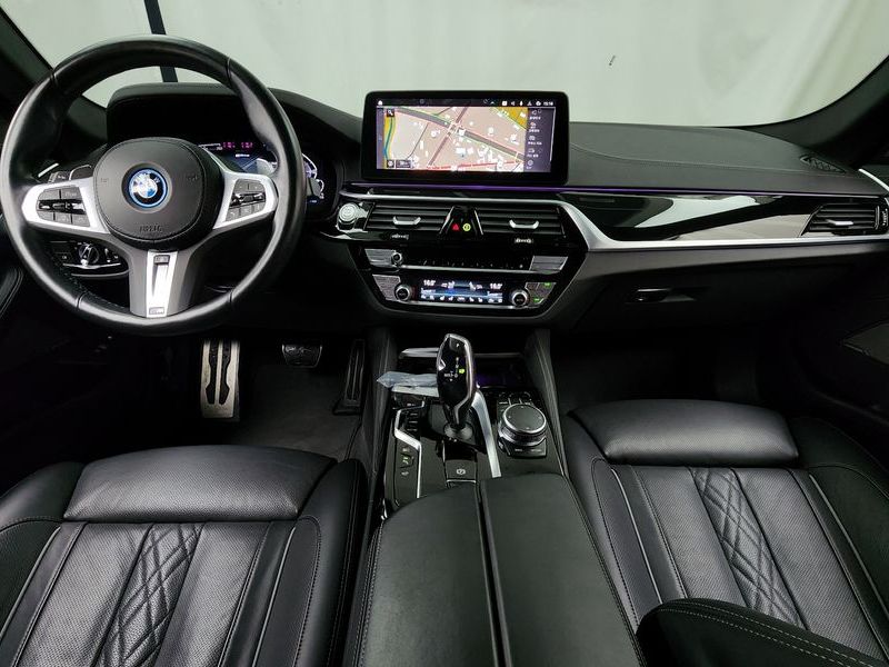 2023 BMW 5 Series 530e M Sport photo 7
