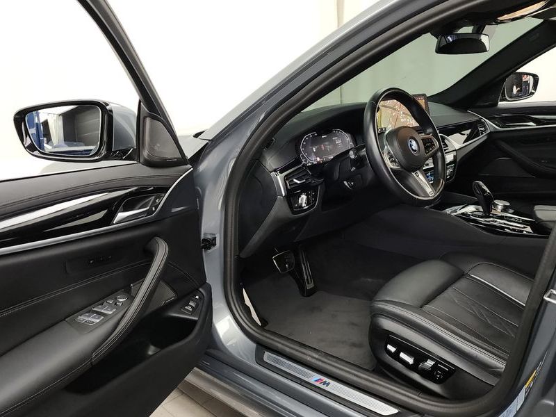 2023 BMW 5 Series 530e M Sport photo 10
