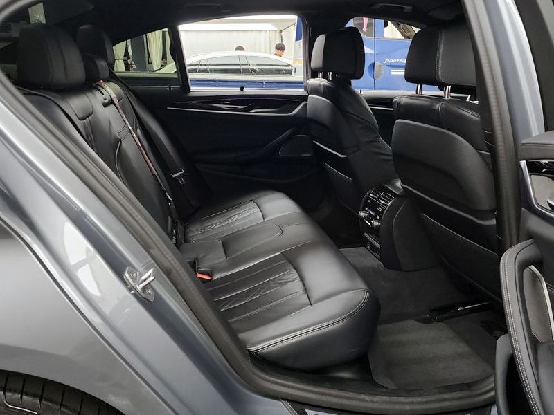 2023 BMW 5 Series 530e M Sport photo 12