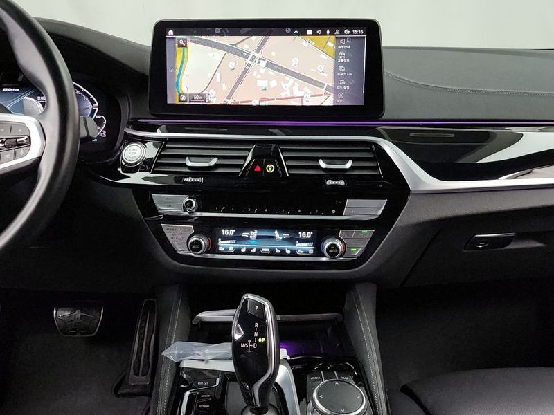 2023 BMW 5 Series 530e M Sport photo 14