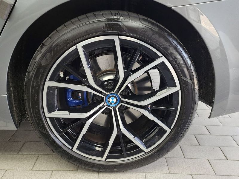 2023 BMW 5 Series 530e M Sport photo 21