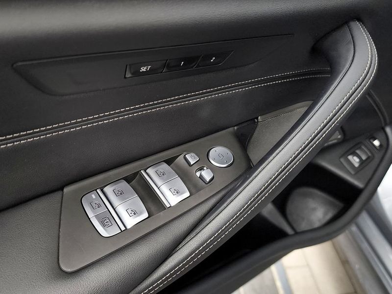 2023 BMW 5 Series 530e M Sport photo 27