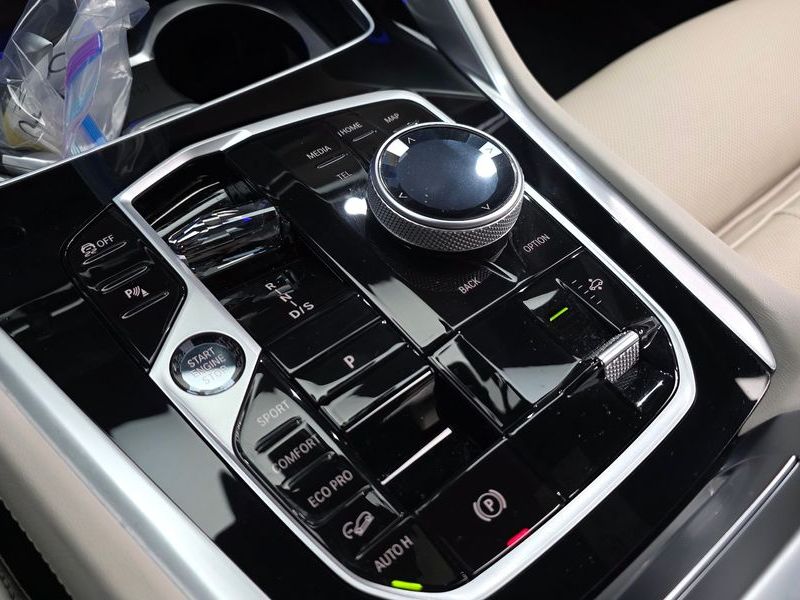 2025 BMW X6 xDrive40i M Sport photo 9
