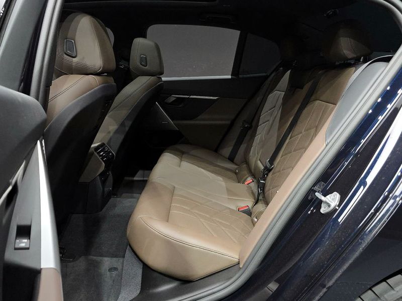 2024 BMW 5 Series 520i M Sport photo 12