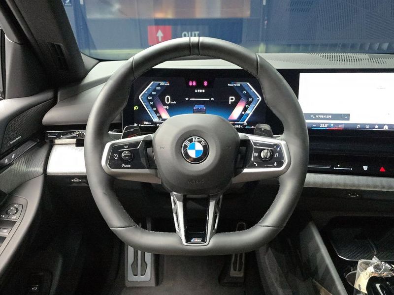 2024 BMW 5 Series 520i M Sport photo 13