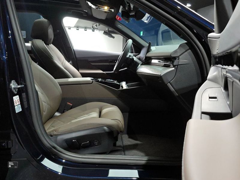 2024 BMW 5 Series 520i M Sport photo 26