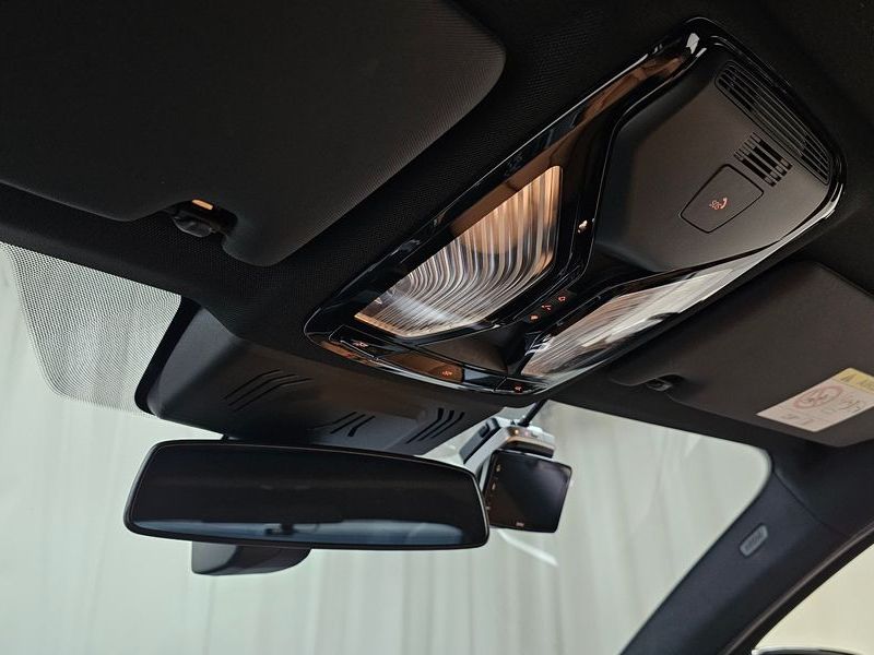 2025 BMW 3 Series 320i M Sport photo 16