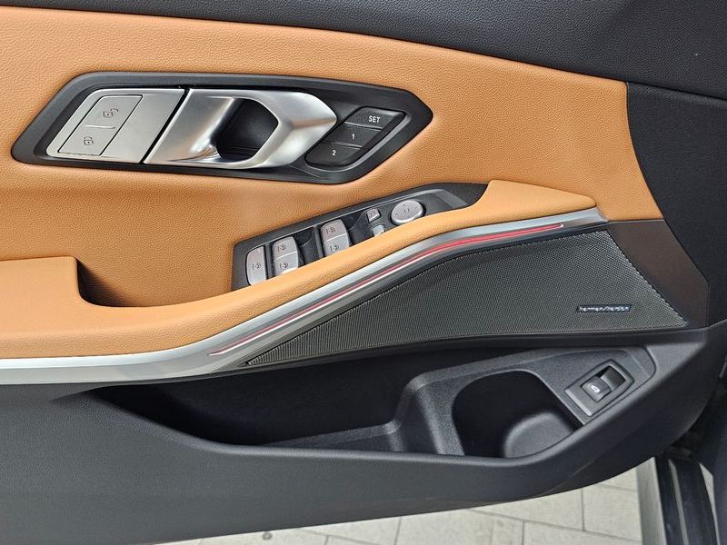 2025 BMW 3 Series 320i M Sport photo 20