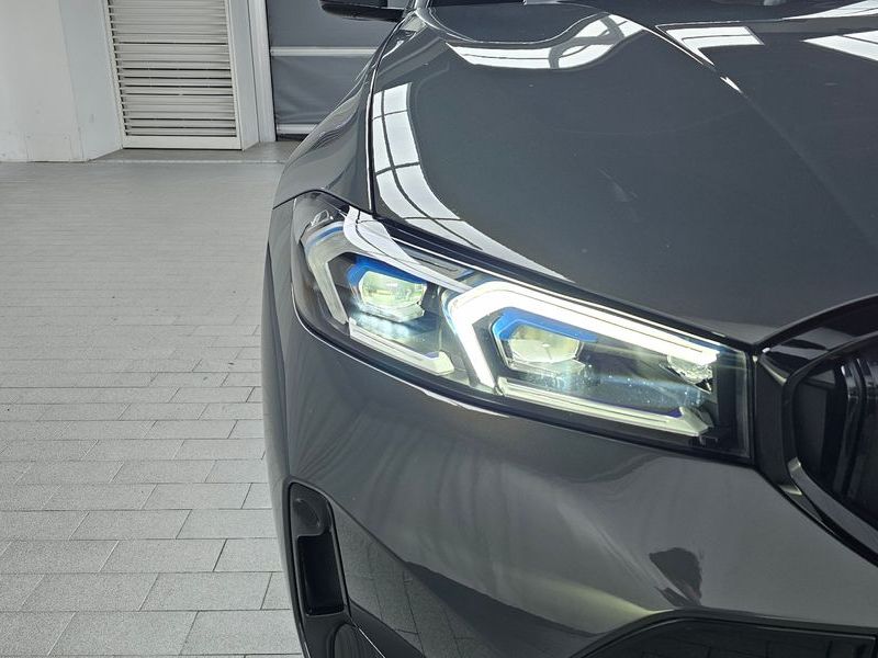 2025 BMW 3 Series 320i M Sport photo 22