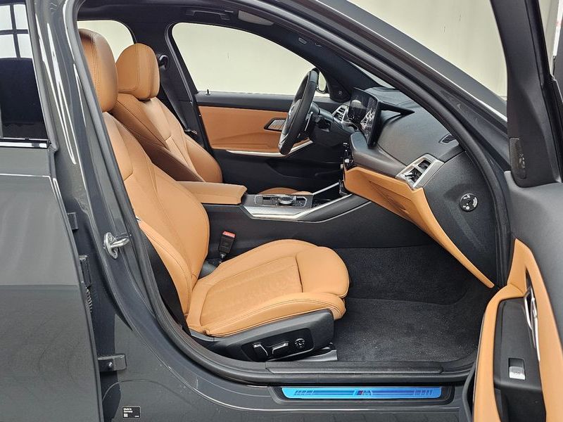 2025 BMW 3 Series 320i M Sport photo 26