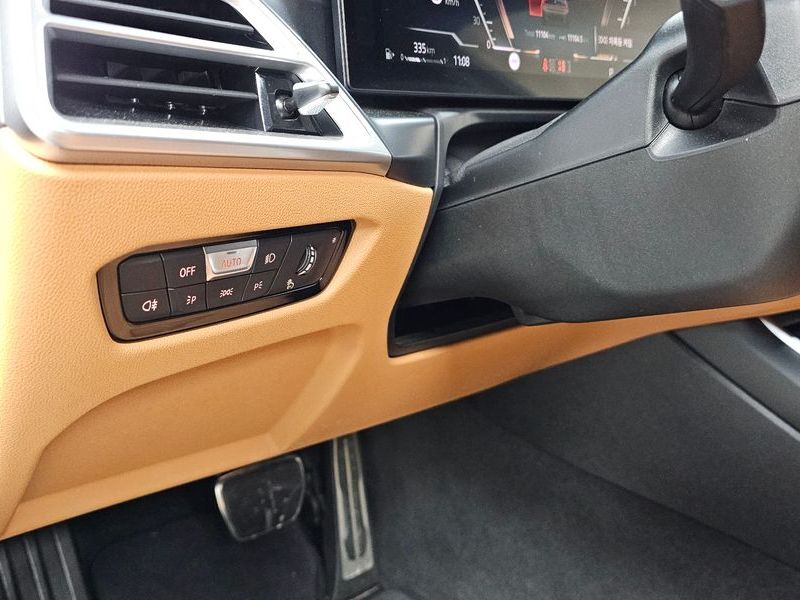2025 BMW 3 Series 320i M Sport photo 27