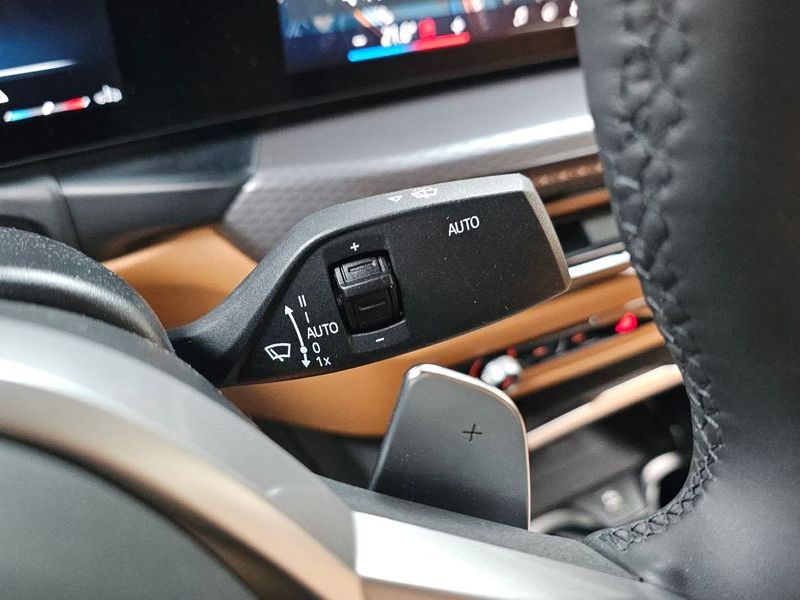 2025 BMW 3 Series 320i M Sport photo 28