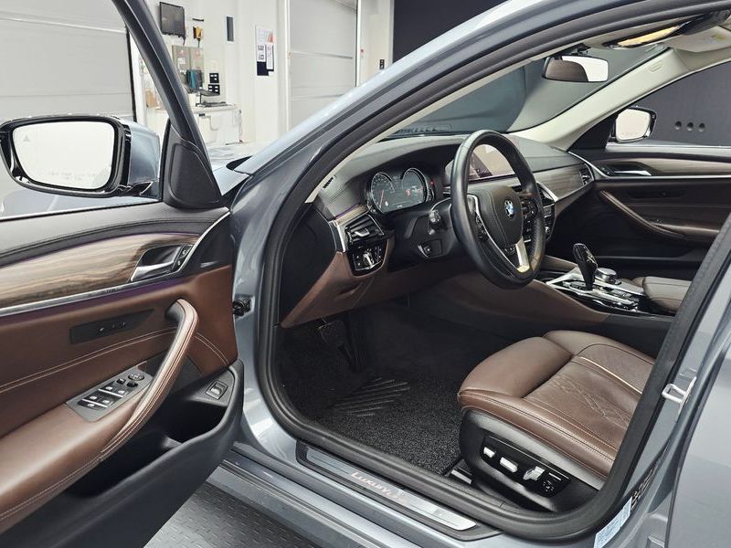 2018 BMW 5 Series 530i xDrive Luxury Plus photo 10