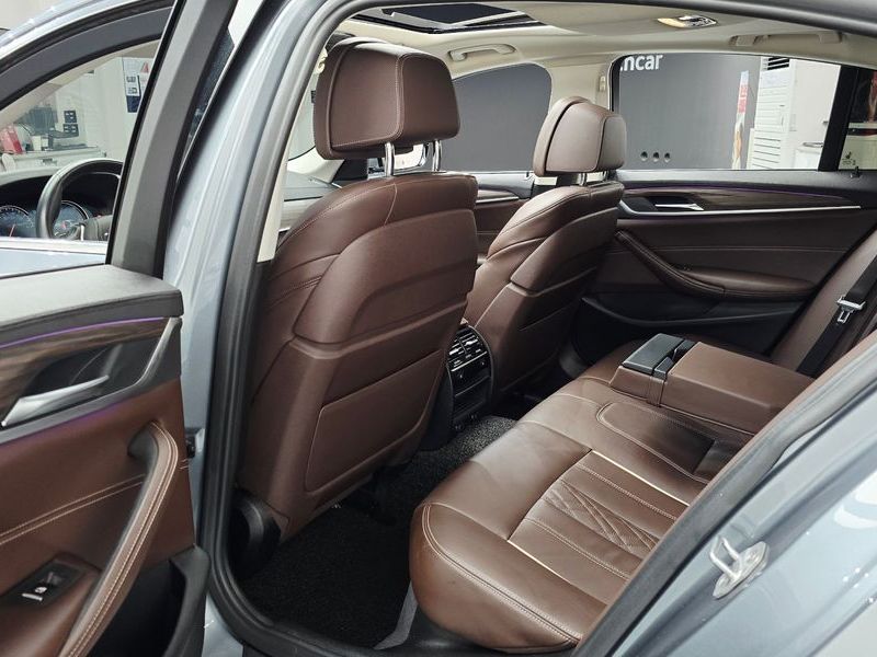 2018 BMW 5 Series 530i xDrive Luxury Plus photo 11