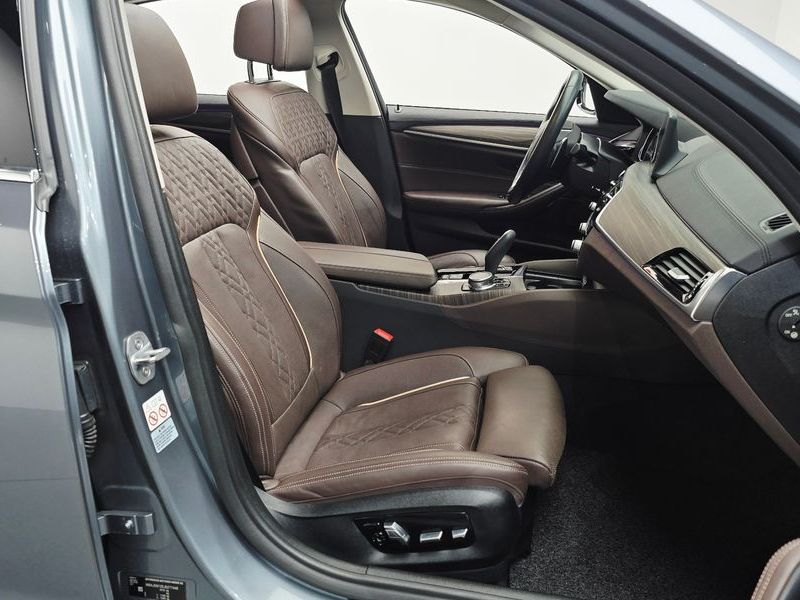 2018 BMW 5 Series 530i xDrive Luxury Plus photo 12
