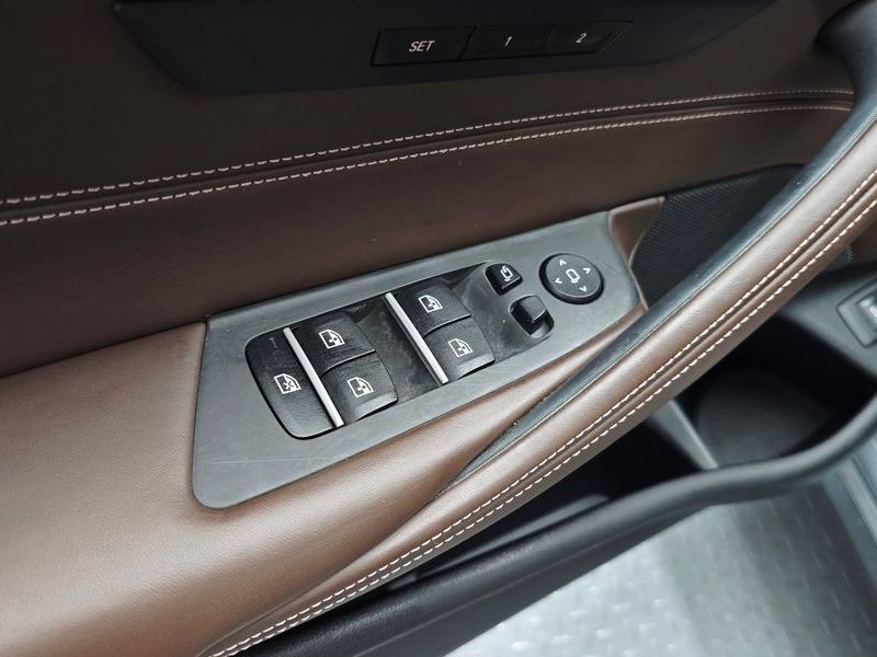 2018 BMW 5 Series 530i xDrive Luxury Plus photo 15