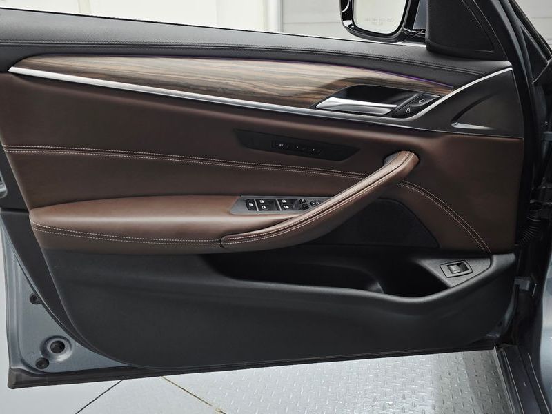 2018 BMW 5 Series 530i xDrive Luxury Plus photo 24