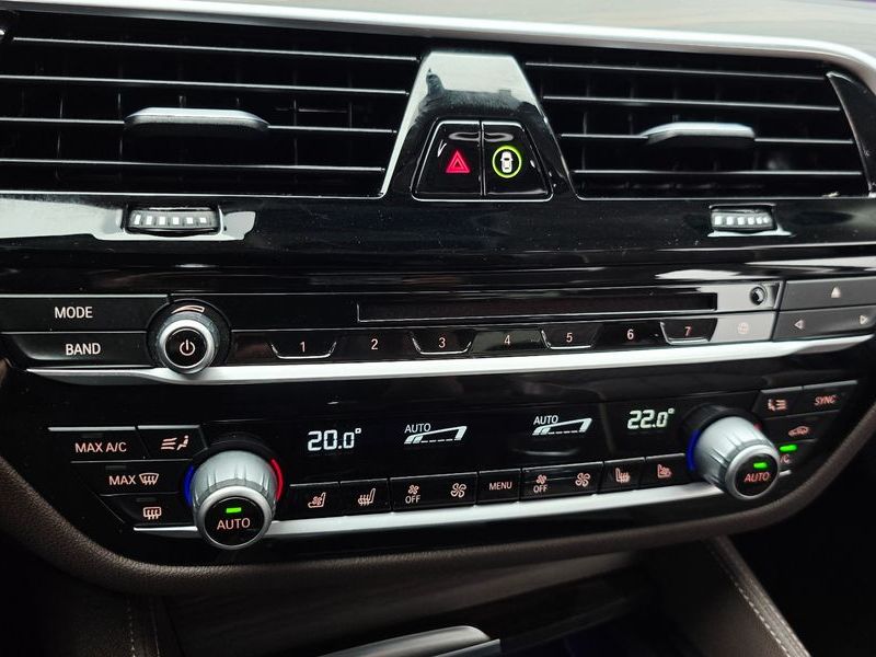 2018 BMW 5 Series 530i xDrive Luxury Plus photo 30