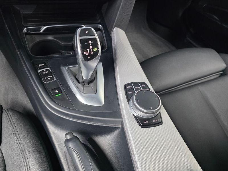 2018 BMW 3 Series 320i M Sport photo 9