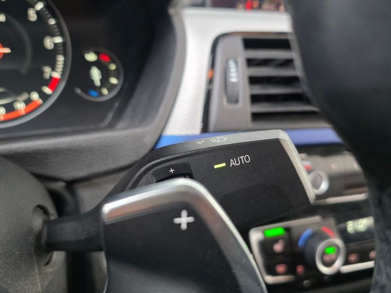 2018 BMW 3 Series 320i M Sport photo 18