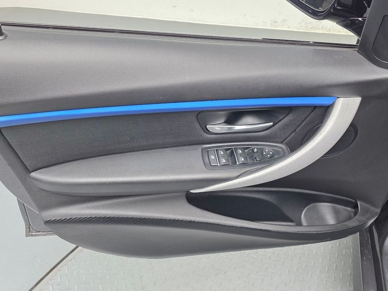 2018 BMW 3 Series 320i M Sport photo 24
