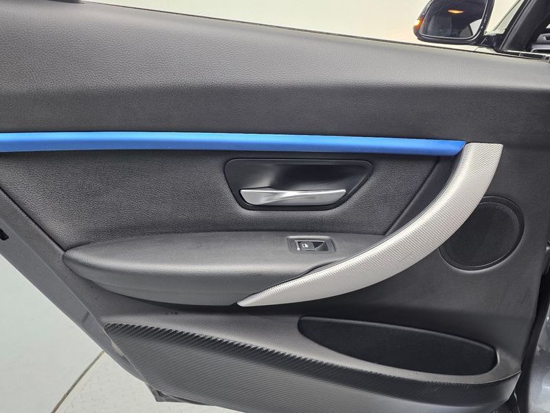 2018 BMW 3 Series 320i M Sport photo 25