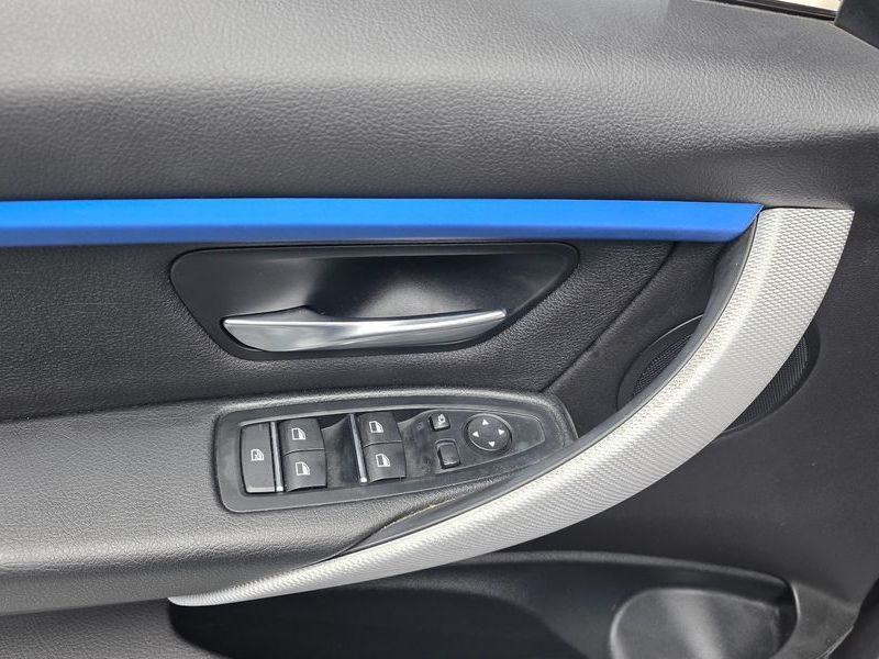 2018 BMW 3 Series 320i M Sport photo 28