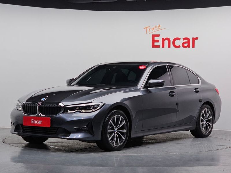 2022 BMW 3 Series 320i photo 1