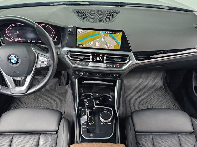 2022 BMW 3 Series 320i photo 7