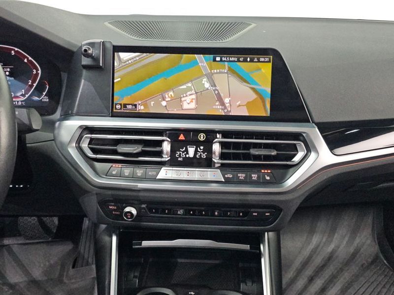 2022 BMW 3 Series 320i photo 14