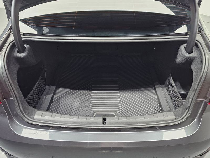 2022 BMW 3 Series 320i photo 20