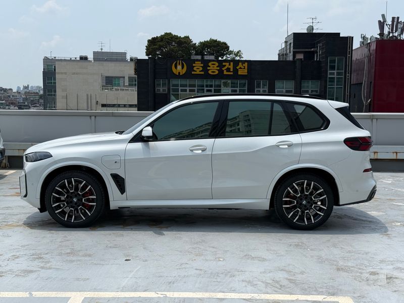 2026 BMW X5 xDrive 50e M Sport photo 7