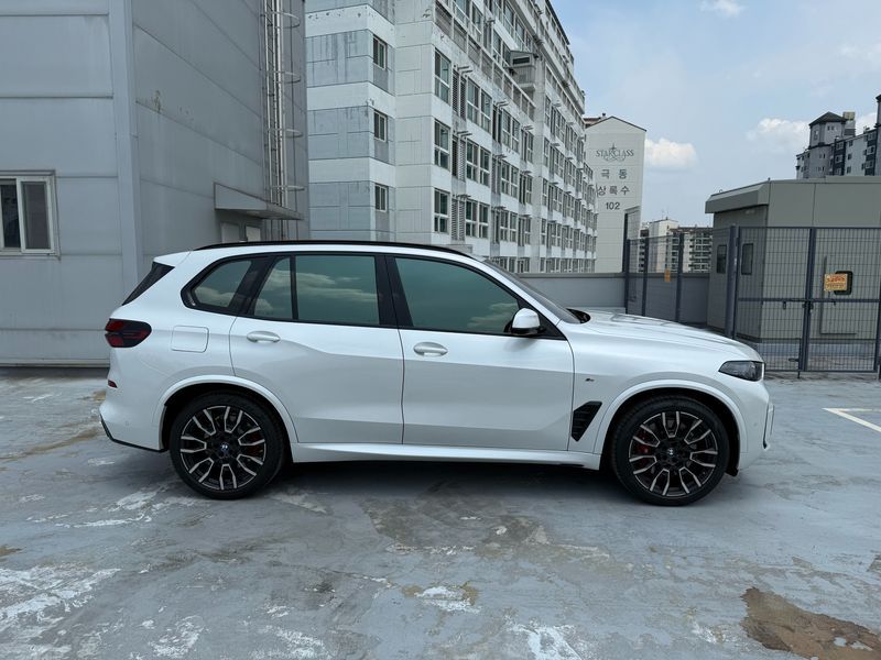 2026 BMW X5 xDrive 50e M Sport photo 15
