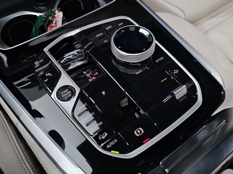 2026 BMW X5 xDrive 40i M Sport photo 9