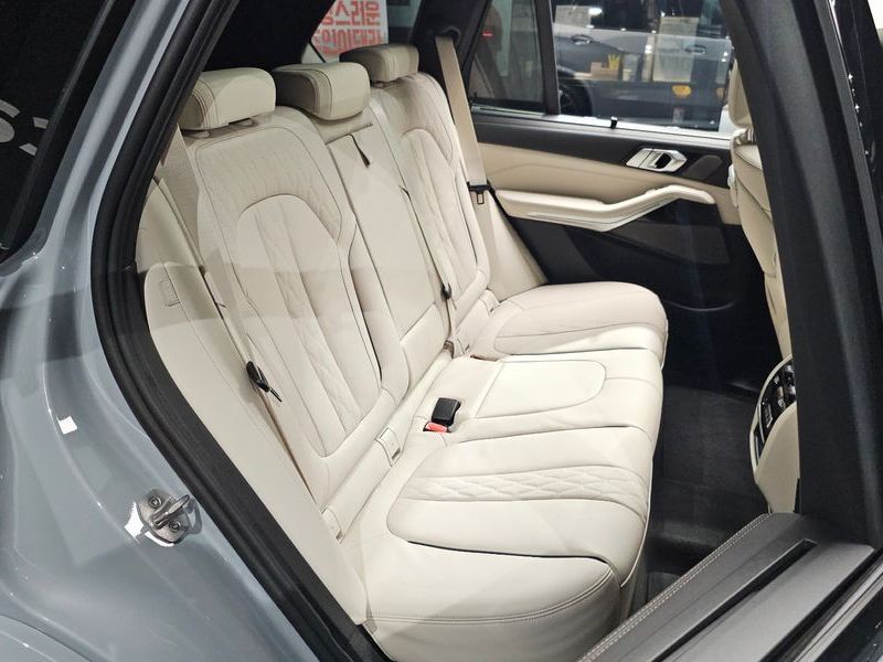 2026 BMW X5 xDrive 40i M Sport photo 11