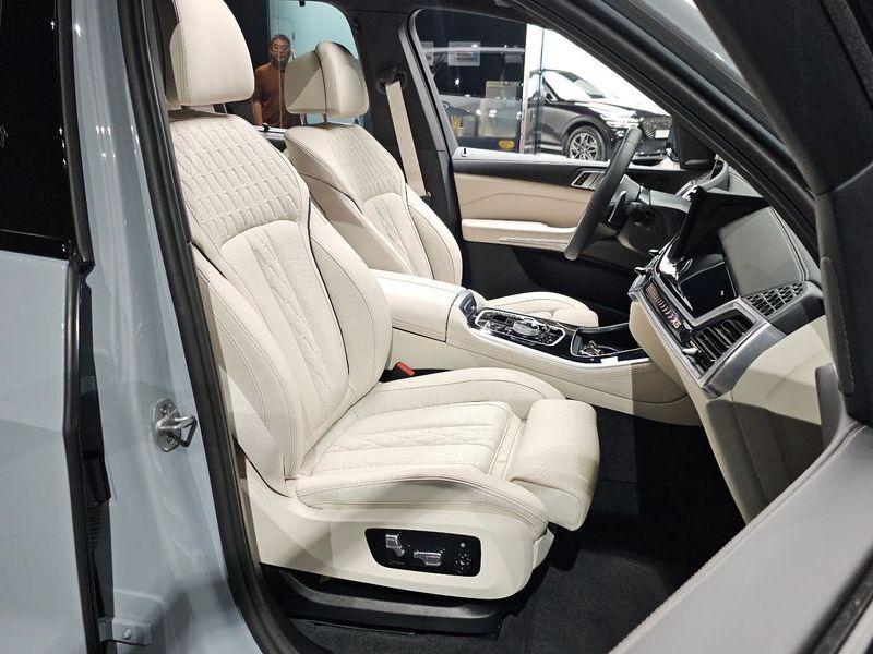 2026 BMW X5 xDrive 40i M Sport photo 12