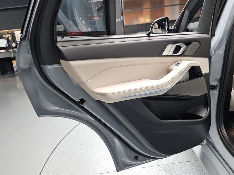 2026 BMW X5 xDrive 40i M Sport photo 25
