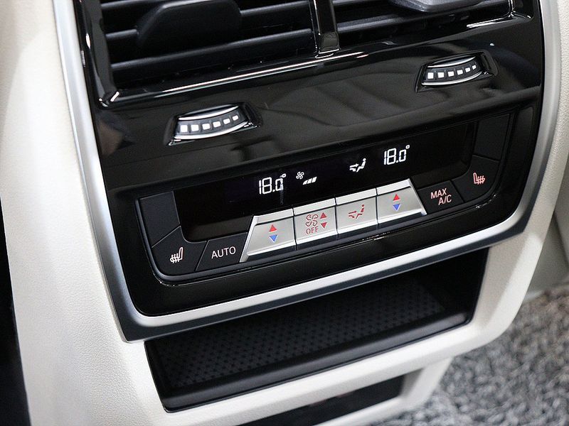 2026 BMW X5 xDrive 30d M Sport photo 14