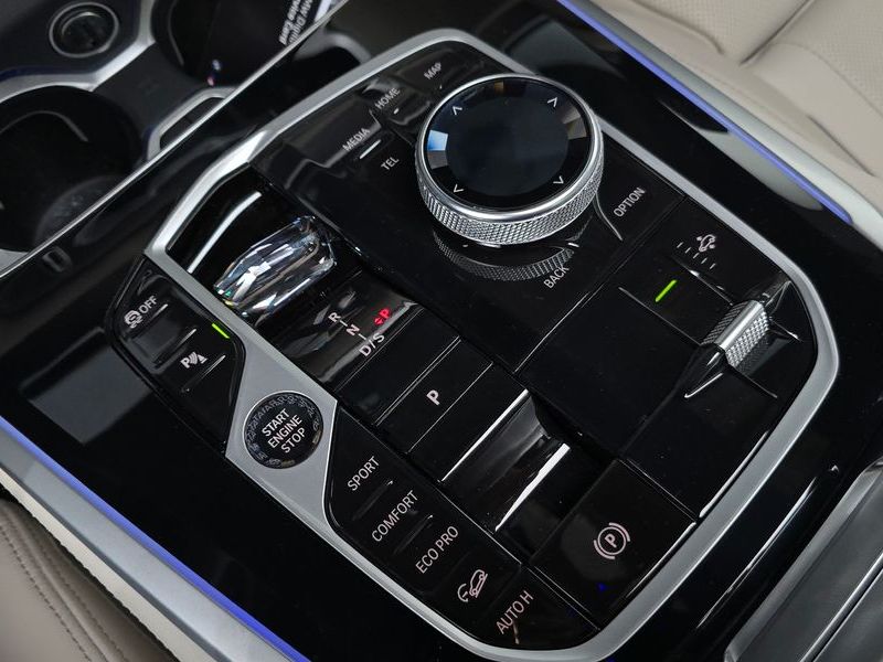 2026 BMW X5 xDrive 40i M Sport photo 9