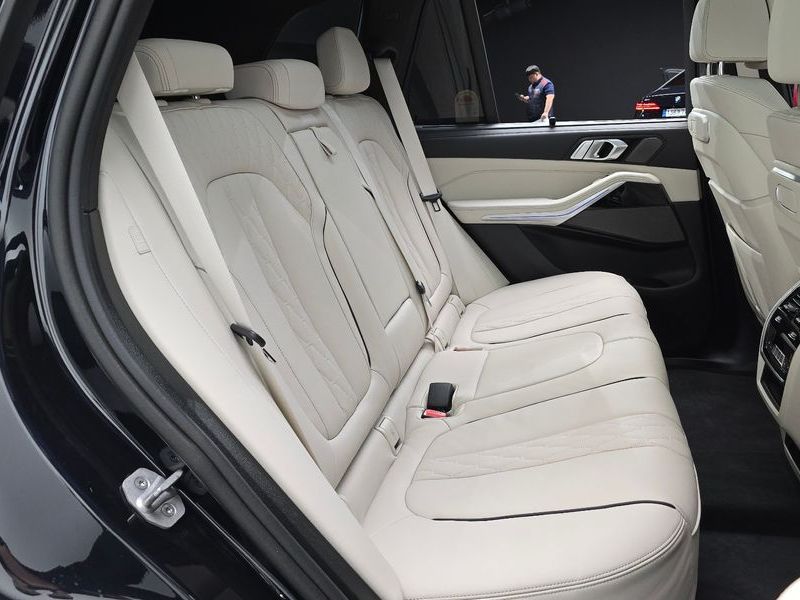 2026 BMW X5 xDrive 40i M Sport photo 11