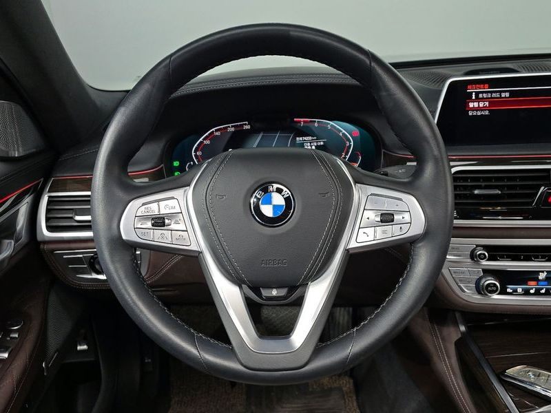 2022 BMW 7 Series 740i Design Pure Excellence photo 13