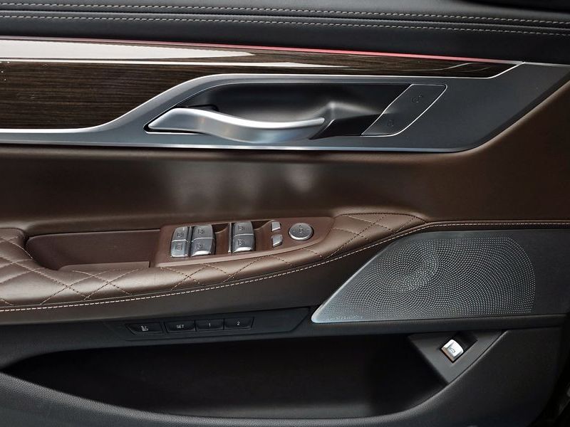 2022 BMW 7 Series 740i Design Pure Excellence photo 17