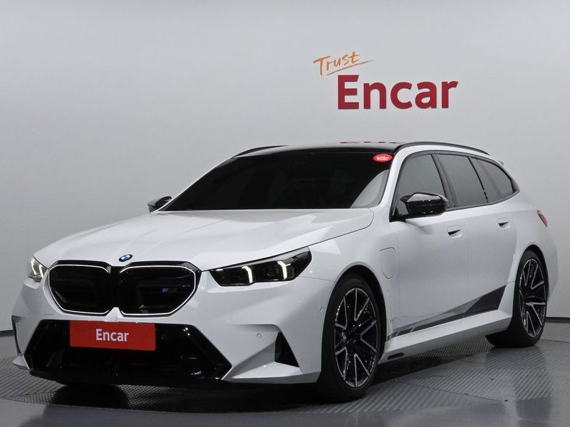 2026 BMW M5 Touring photo 1