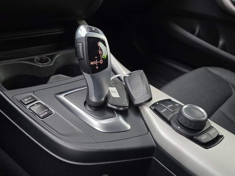 2017 BMW 1 Series 118d JOY 5DOOR photo 9