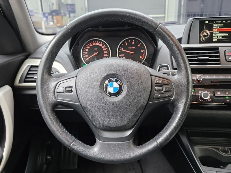 2017 BMW 1 Series 118d JOY 5DOOR photo 13