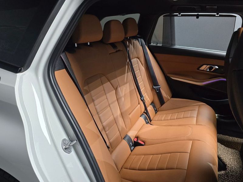 2022 BMW 3 Series M340i xDrive Touring photo 11