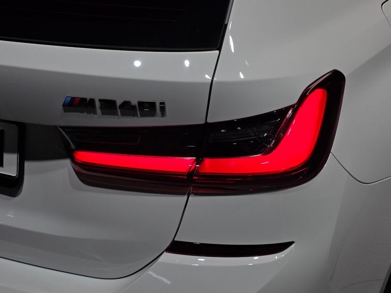 2022 BMW 3 Series M340i xDrive Touring photo 23