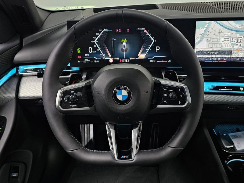 2026 BMW 5 Series 520i M Sport photo 13